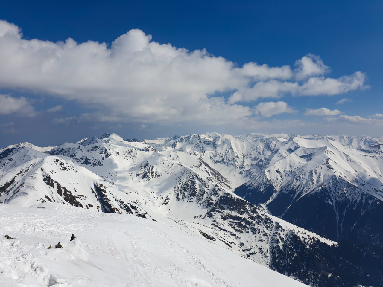 Risc de AVALANȘĂ în masivele Făgăraș și Bucegi