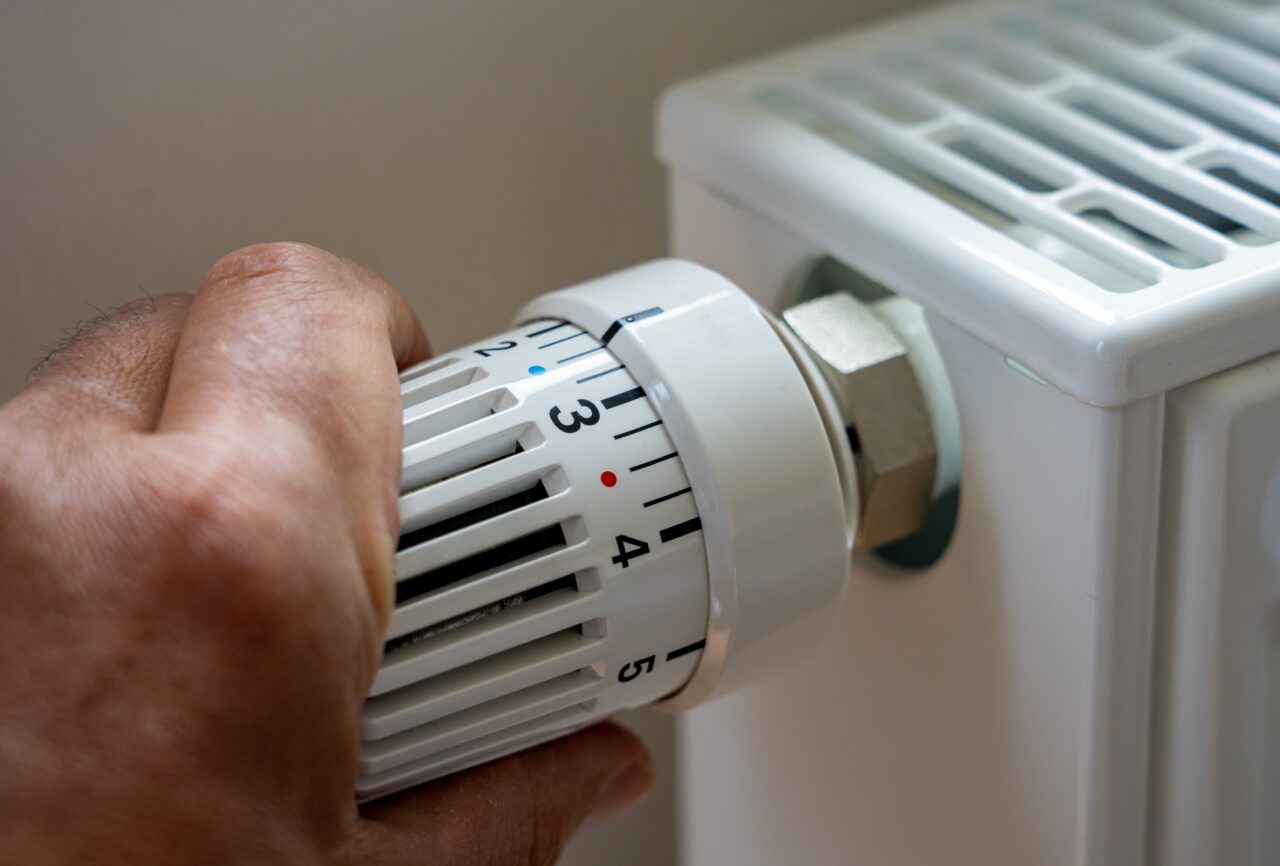 Care este TEMPERATURA ideală pe care e bine să o avem în casă pe timpul iernii. Mulți români greșesc