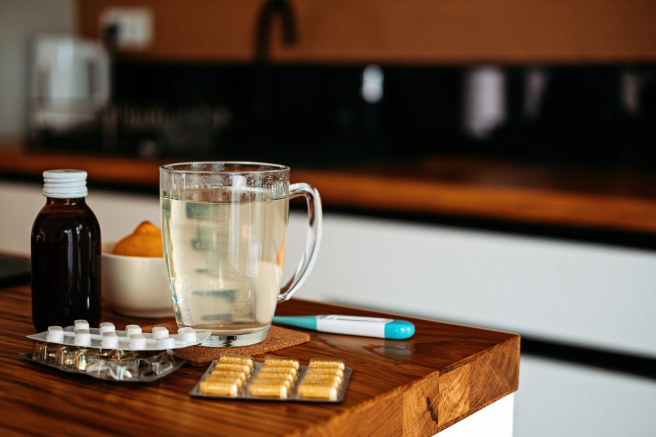 Ce să faci ca să scapi de răceală în 24 de ore. De reținut: Vitamina C NU e de mare ajutor