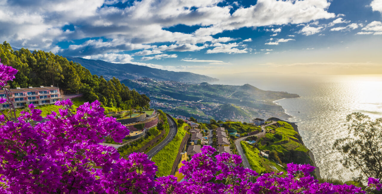 Cât costă o VACANȚĂ în Madeira, supranumită „insula florilor” și „paradisul primăverii eterne”