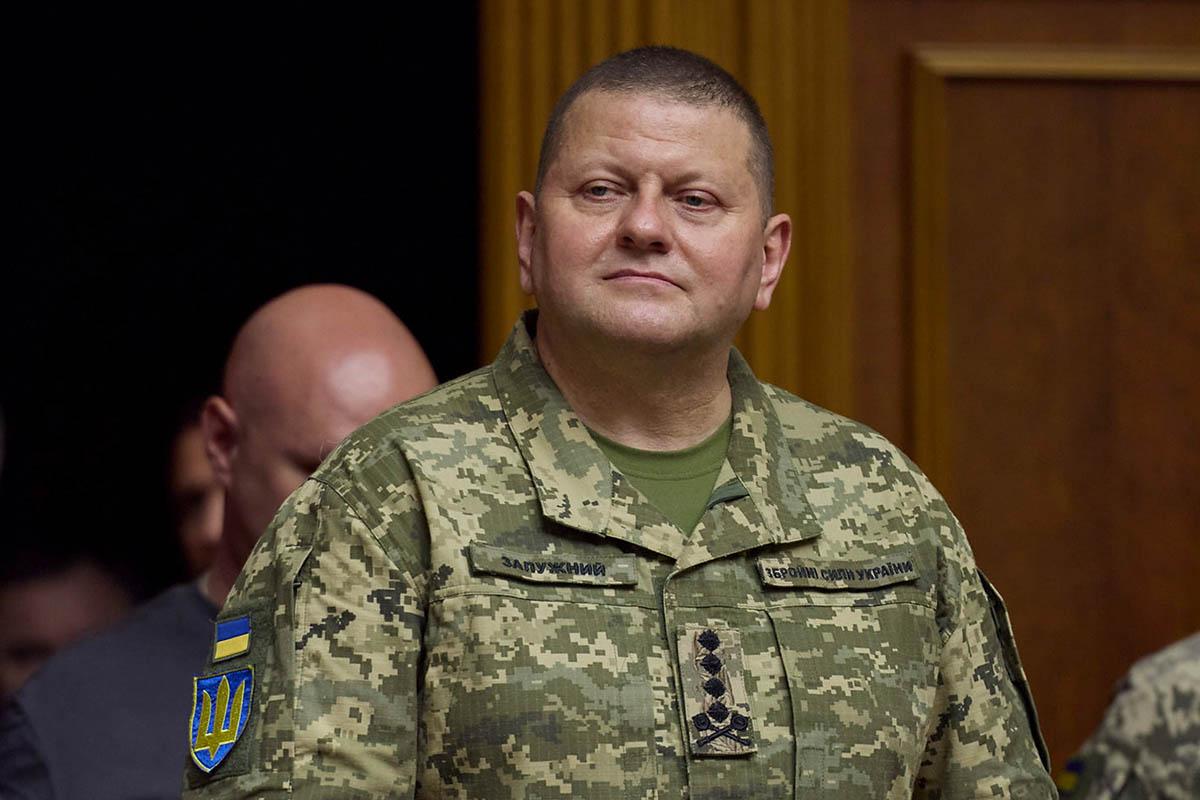 Ucraina a informat SUA că intenționează să-l înlocuiască pe generalul Zalujnîi, spun surse citate de presa americană. REACȚIA Casei Albe