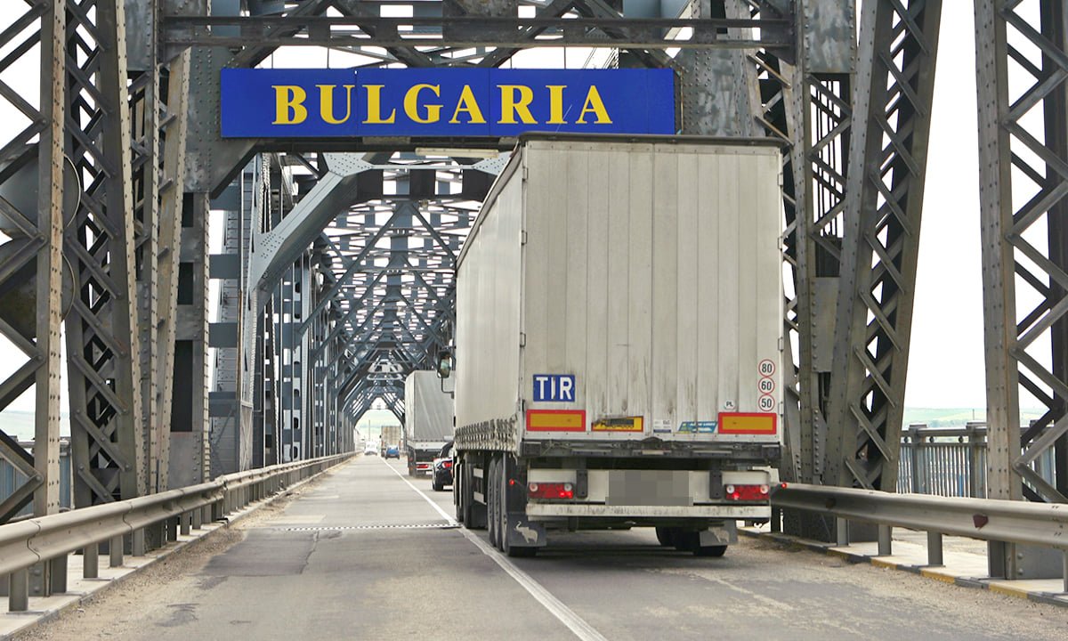 Fermierii bulgari au blocat, pentru a doua zi la rând, PTF Giurgiu