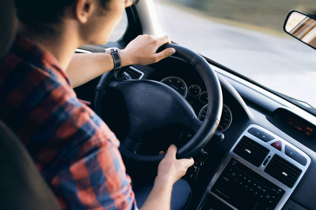 Câți pasageri pot transporta șoferii începători. Mulți nu știu că încalcă LEGEA și riscă să fie sancționați