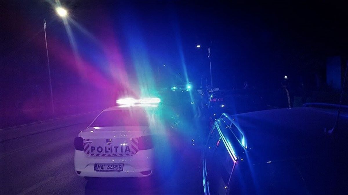 MEHEDINȚI. Bărbat înjunghiat în inimă în barul din sat, după o partidă de biliard