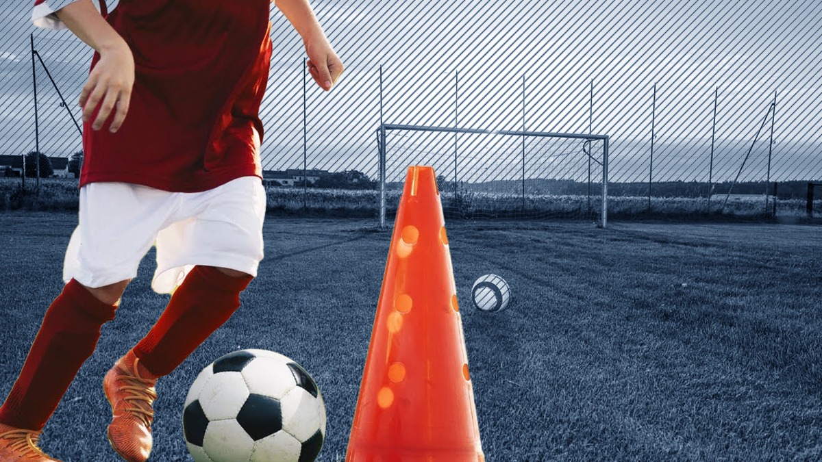 Un copil de 13 ani a MURIT brusc după un antrenament de fotbal. Acesta ar fi consumat băuturi energizante