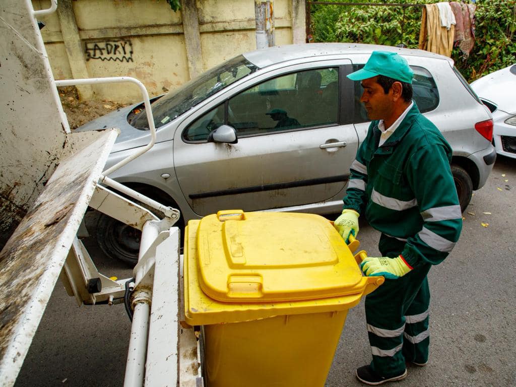 Salubrizare Sector 5: Cum își pot înlocui bucureștenii pubelele de gunoi