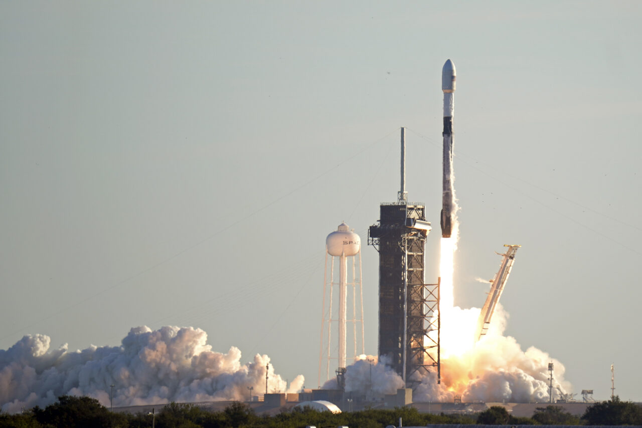 KIEV: Rușii folosesc stateliții Starlink ai lui Elon Musk / Kremlin: Sistemul nu poate fi folosit oficial aici, în niciun fel