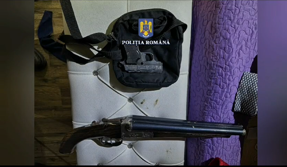 Un întreg arsenal, descoperit la domiciliul unui bărbat din județul Gorj / Individul, suspectat de proxenetism, a fost REȚINUT