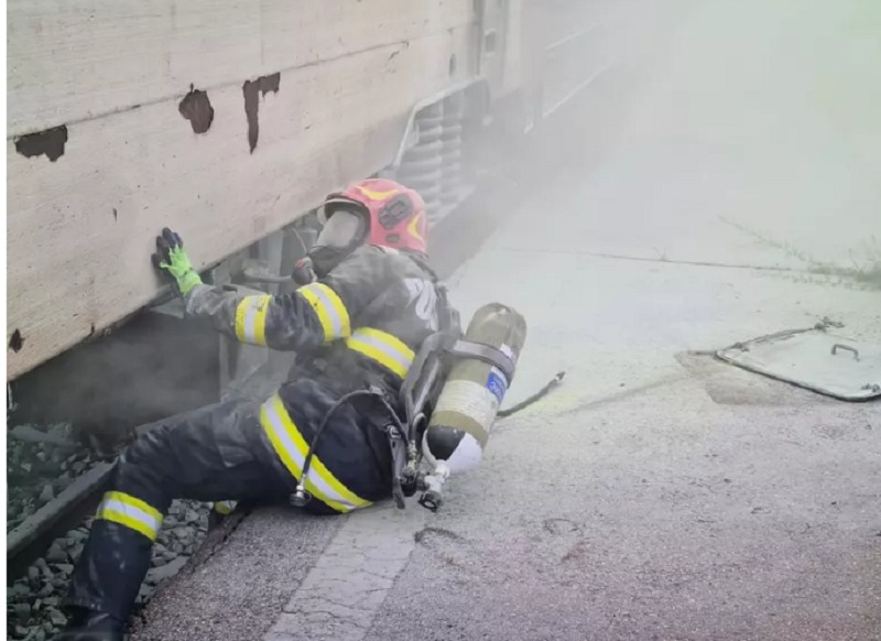Un tren a luat foc, în Dâmbovița. 30 de călători au reușit să iasă din vagon