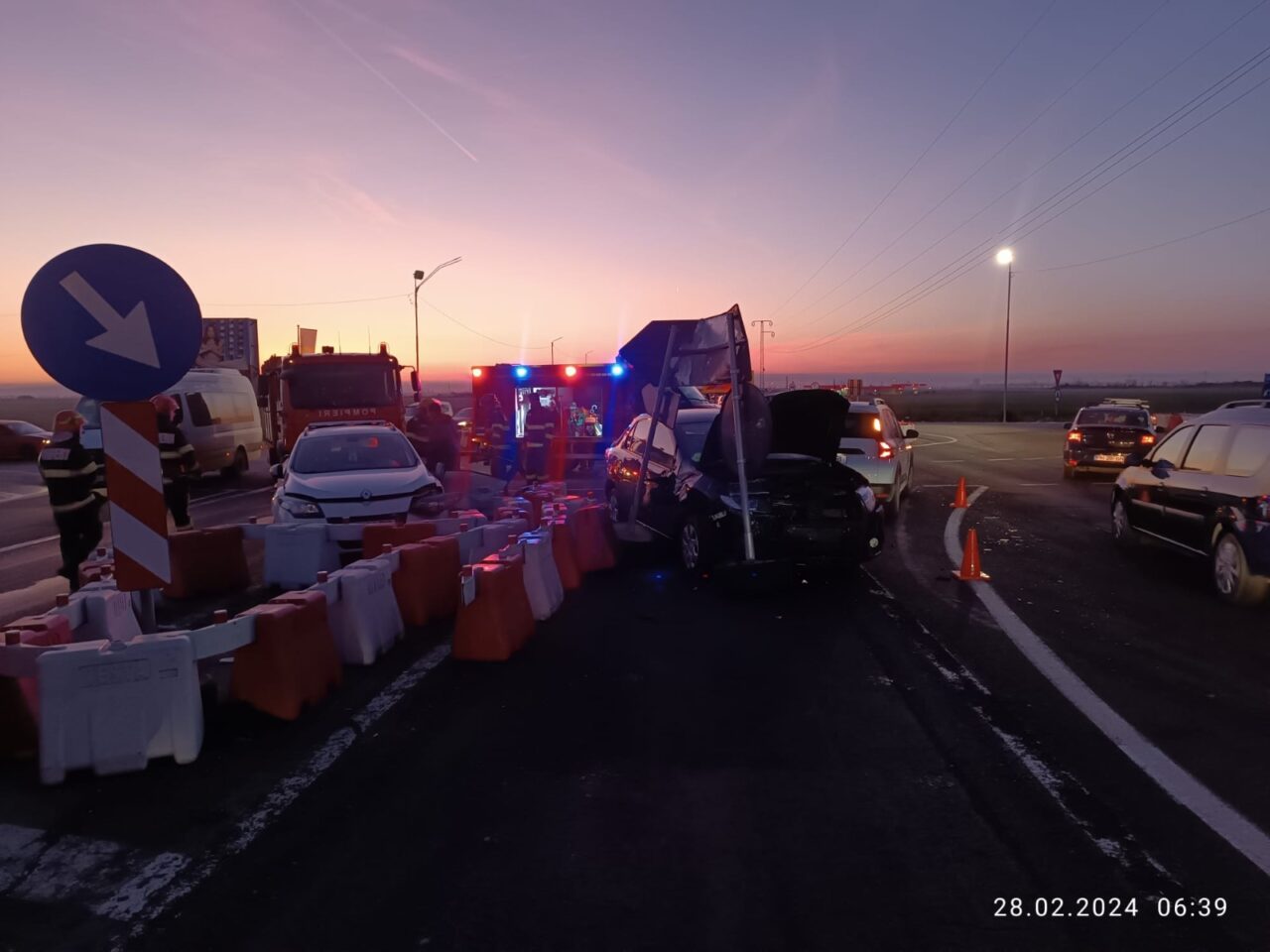 ACCIDENT rutier pe DN1. Trei autoturisme sunt implicate, o victimă a fost extrasă din autoturism de pompieri