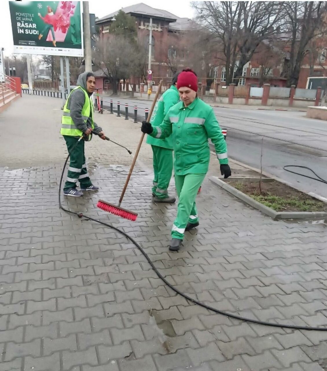 SALUBRIZARE SECTOR 5 își mărește echipa. Se caută șoferi și măturători stradali