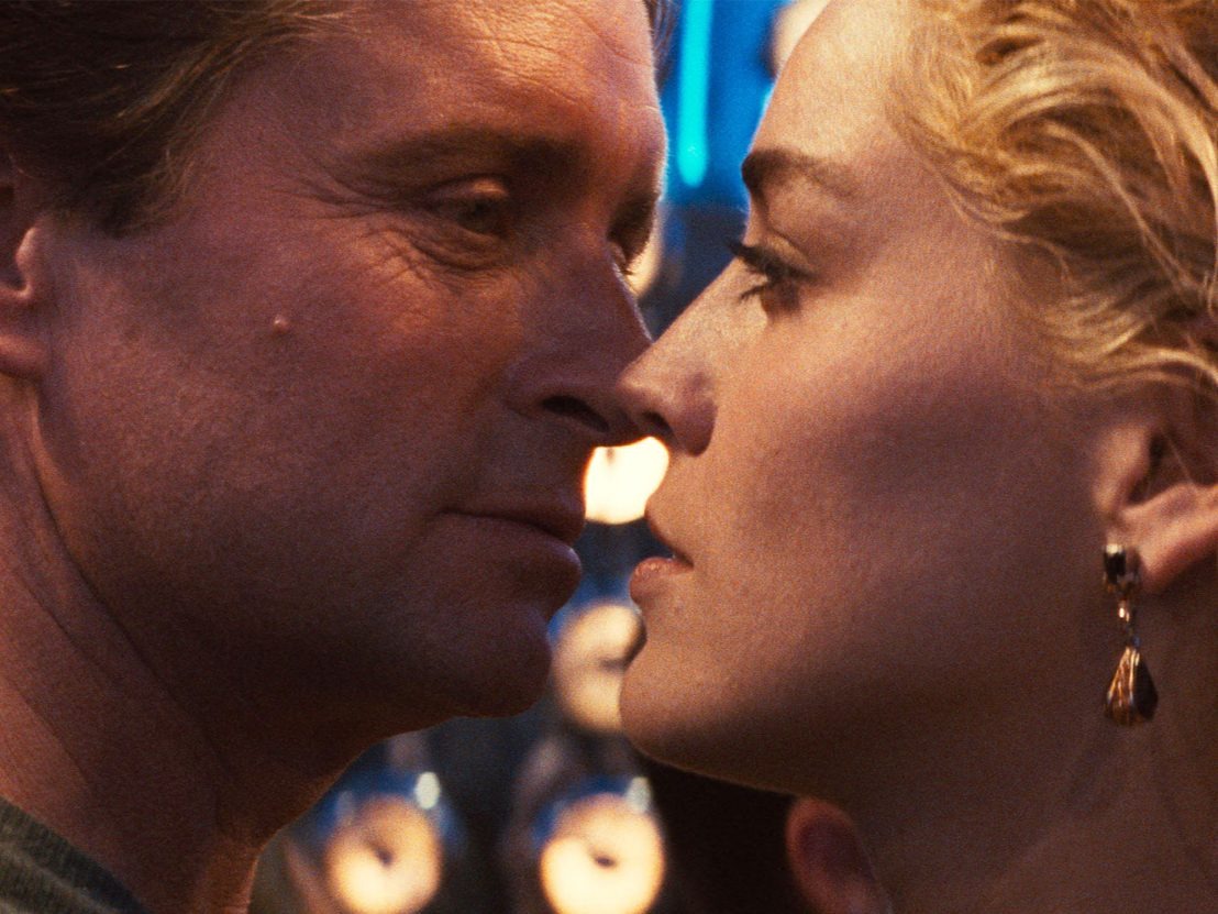 Sharon Stone a vorbit despre scena din „Instinct primar” care i-a provocat GREAȚĂ. Paul Verhoeven a filmat totul, cu lux de amănunte