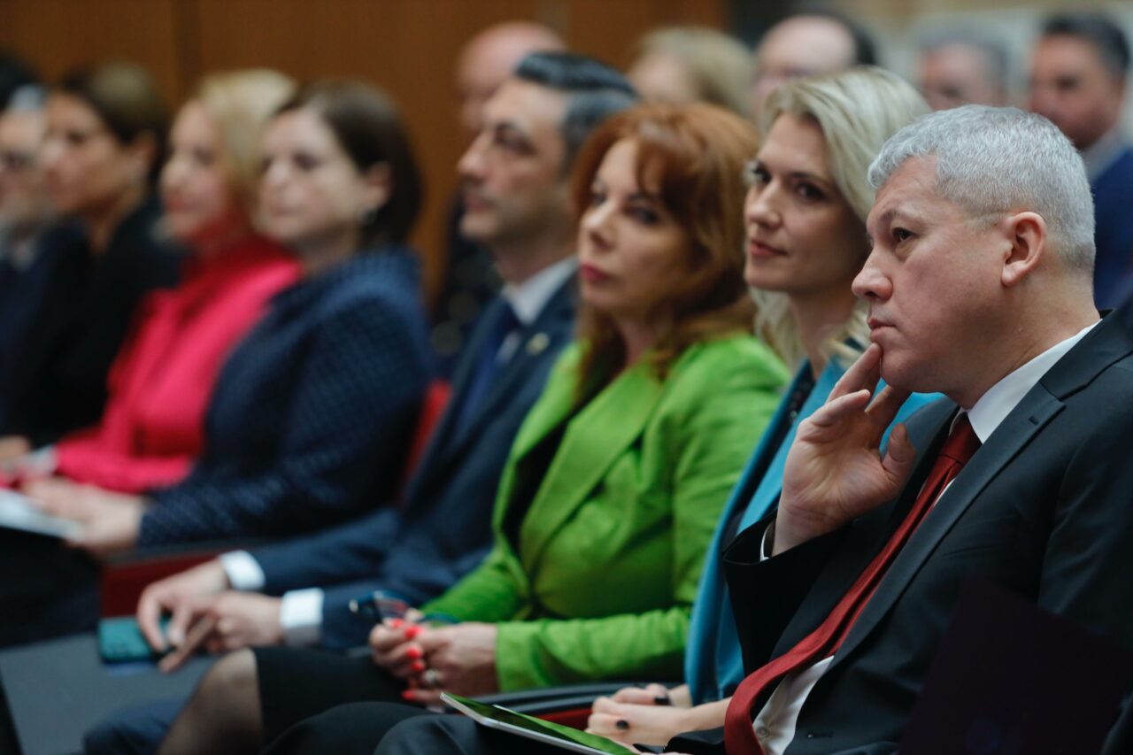Se încing spiritele în ședința PNL. Alina Gorghiu a făcut apel să nu se ajungă la injurii