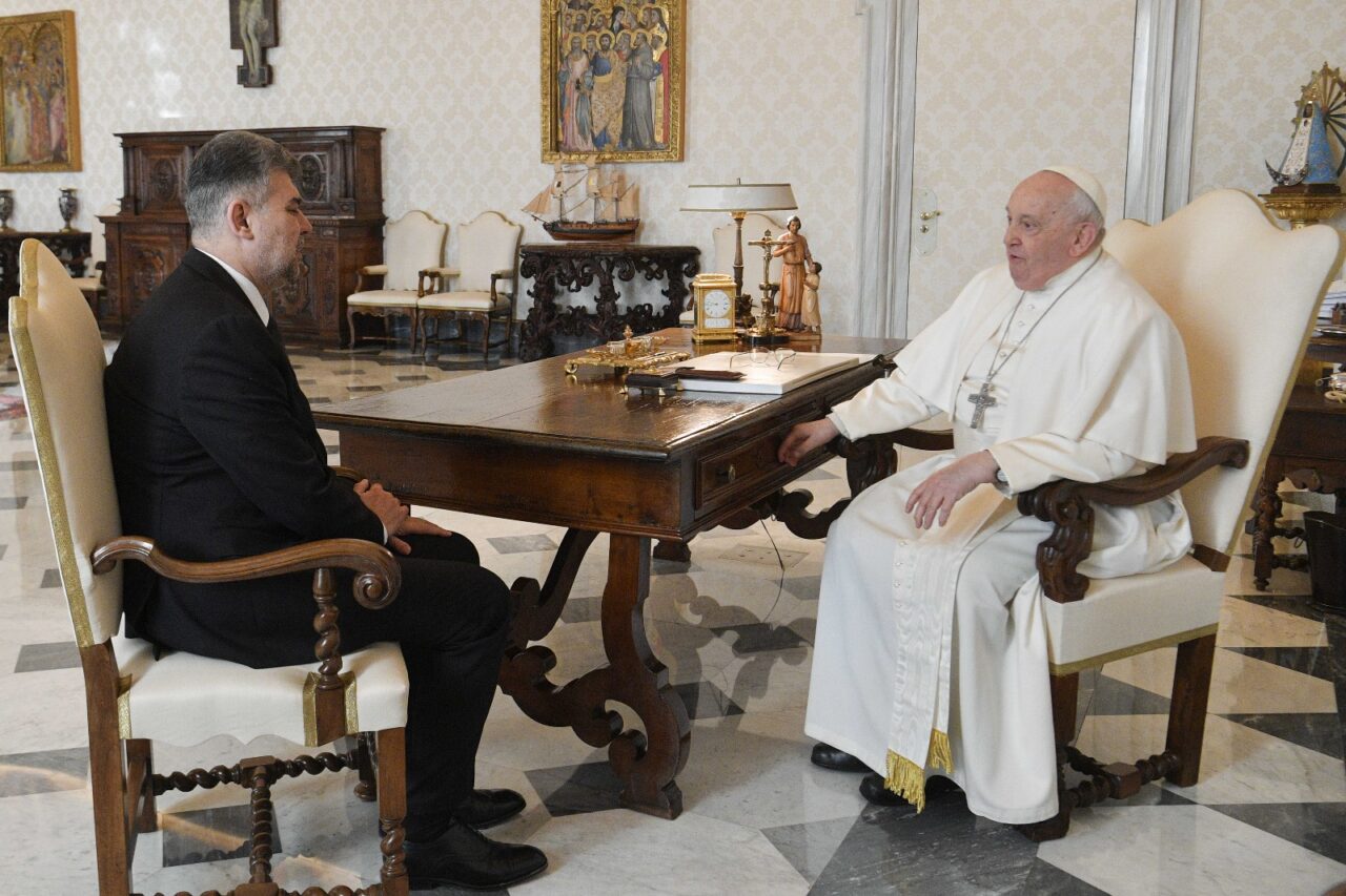 Marcel Ciolacu, primit de Papa Francisc / Ce au discutat cei doi
