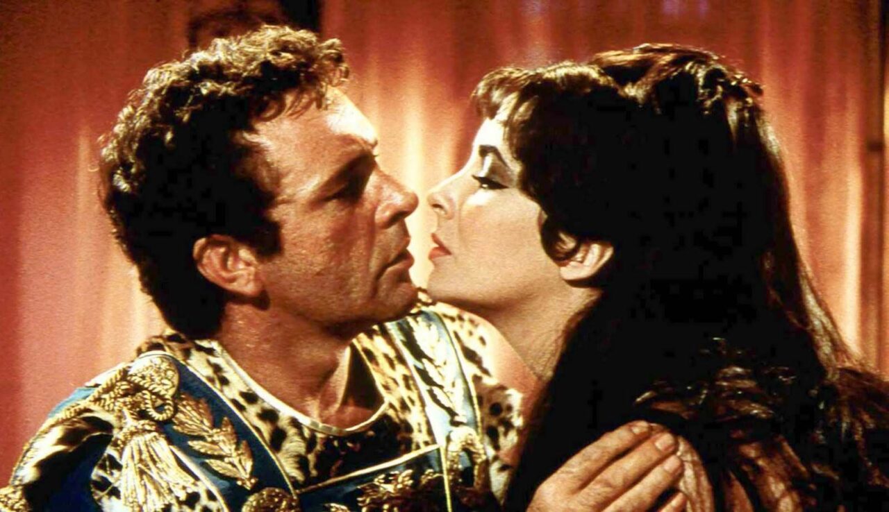 10 lucruri puțin știute despre CLEOPATRA. Detaliul „incendiar” din relația ei cu Marc Antoniu