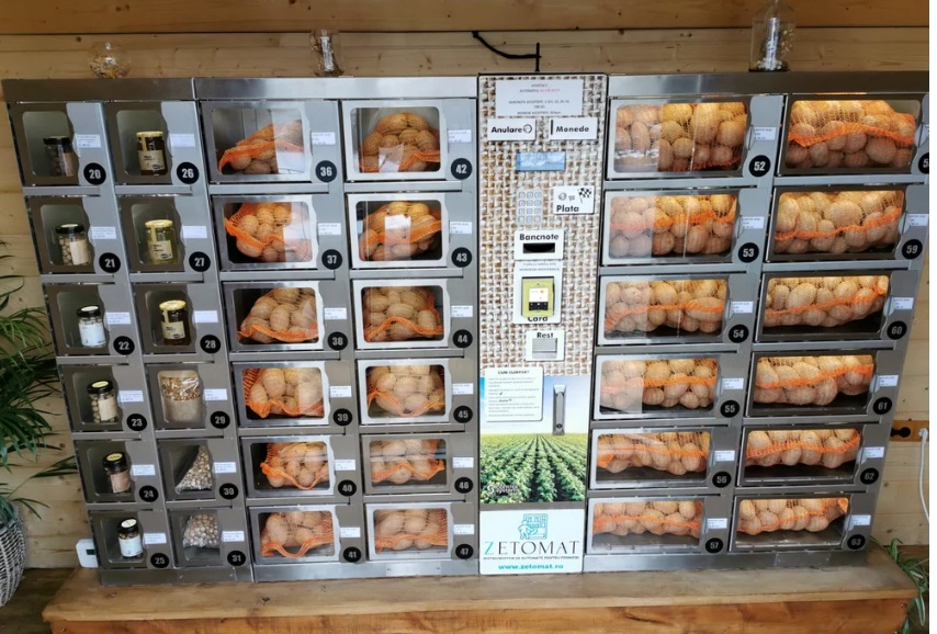 Aprozarul-tonomat, ideea de AFACERE care l-a îmbogățit pe un fermier din Bihor. „Cămara slovacului” de la șosea e deschisă non-stop