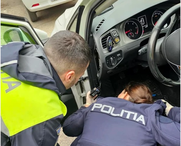 Prefectul de Olt a depus o PLÂNGERE la poliție după ce a descoperit un sistem de localizare GPS montat pe mașină