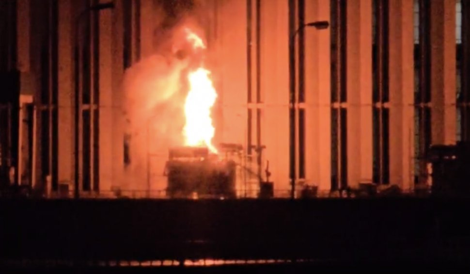 Un INCENDIU puternic a izbucnit la un transformator al Hidrocentralei Porțile de Fier 1. Pompierii au intervenit de urgență
