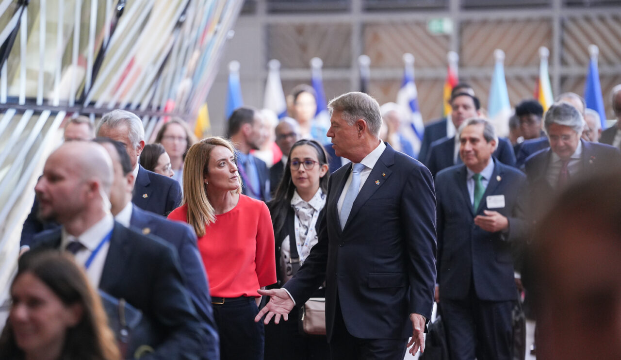 Klaus Iohannis, față-n față cu Roberta Metsola. Ce au discutat cei doi oficiali