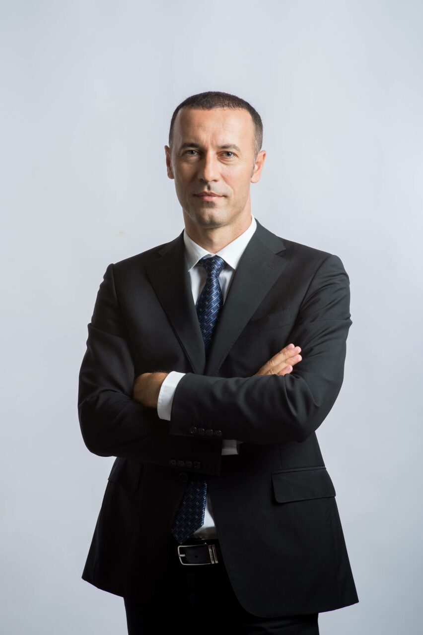 „Baronul cu Lamborghini” face jogging, cu ziariștii pe urme