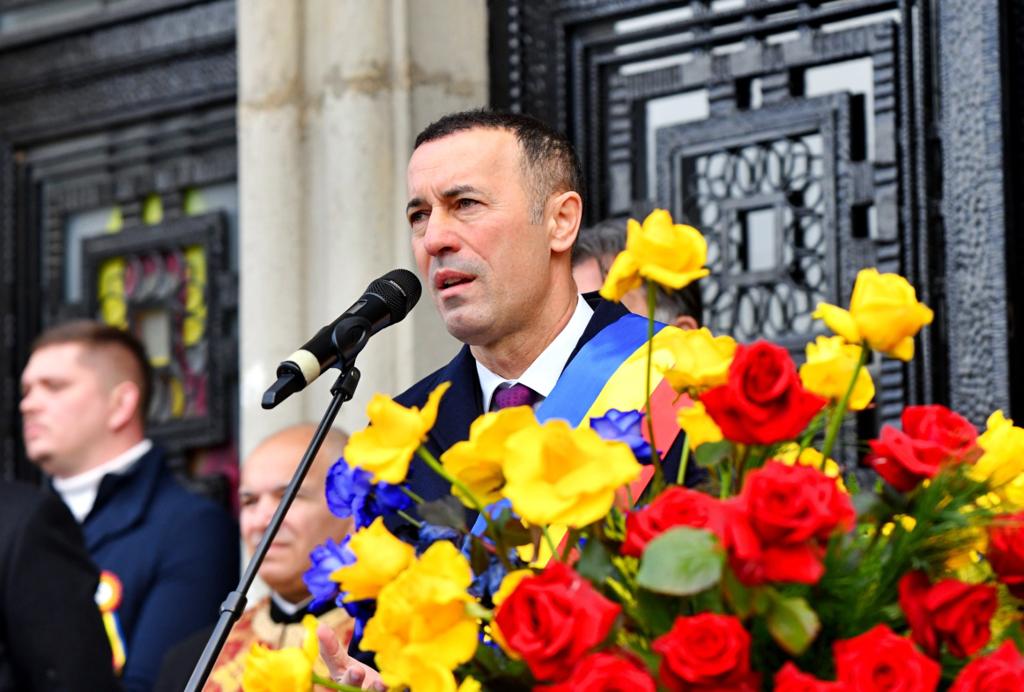 Percheziții la șeful CJ Prahova, Iulian Dumitrescu, și la rudele sale, într-un dosar de luare de mită / Iohannis: „Unii vor încerca să facă legături”