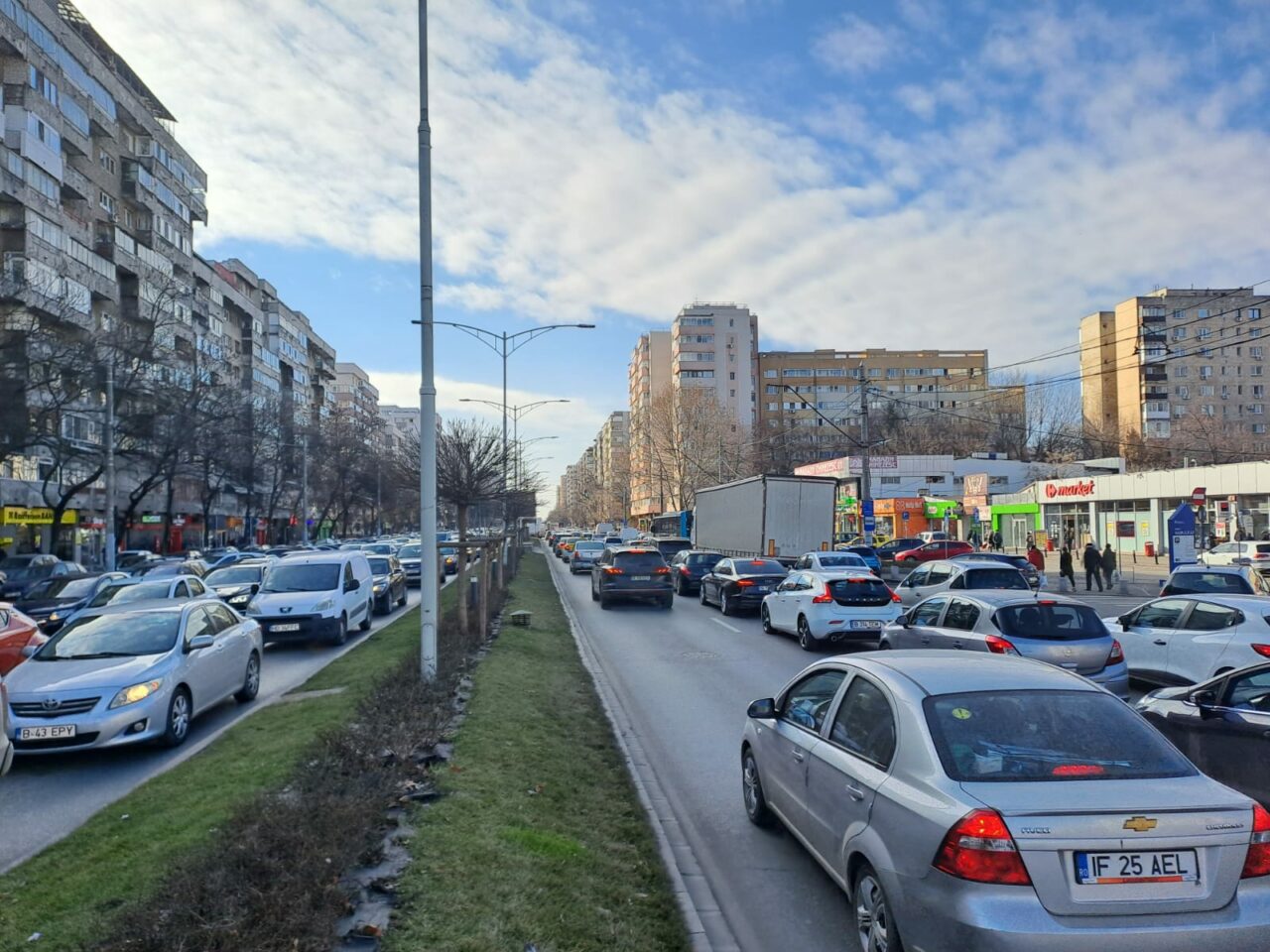 Închiderea Drumului Osiei din Militari Residence a „spart” bulevardul Iuliu Maniu.  Fost city manager: Decizia unei minți luminate, ca la Podul Grant