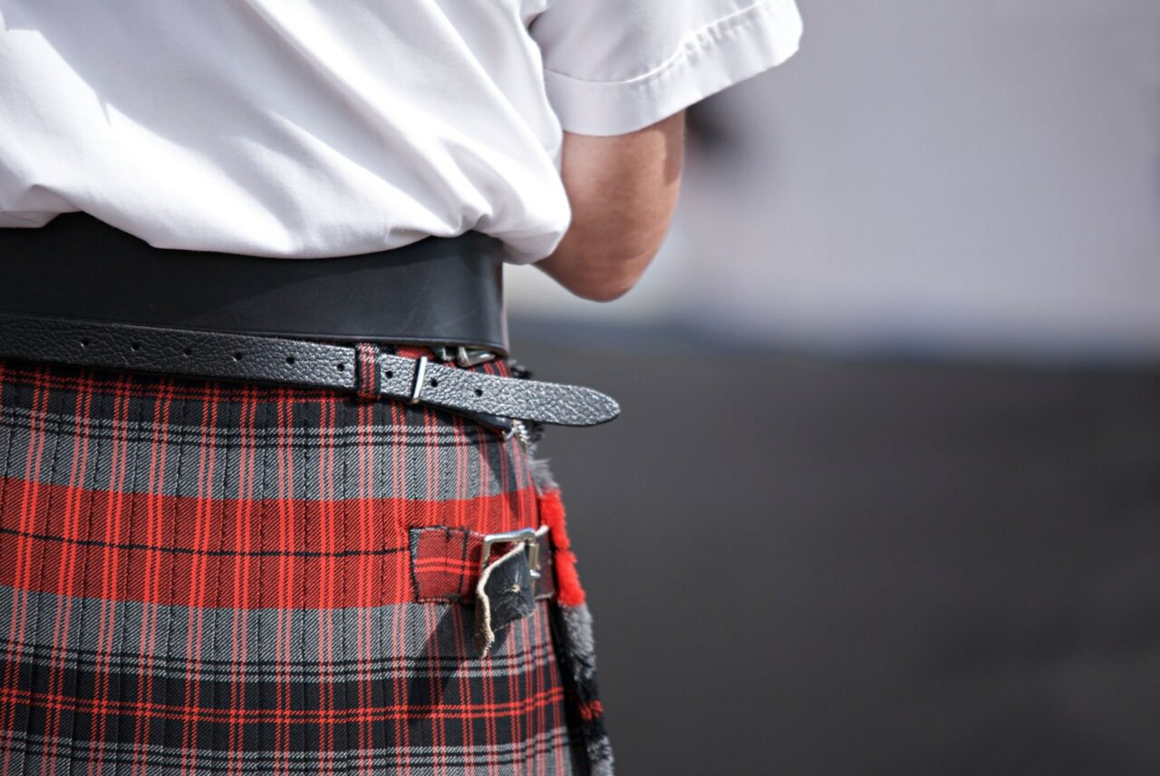 Un bărbat îmbrăcat în KILT scoțian a intrat într-un magazin de antichități. Ce a urmat pare ireal