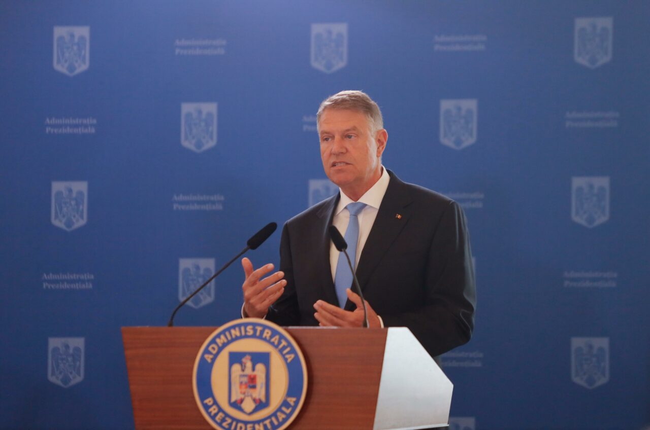 „Fugarii” vor suporta CHELTUIELILE de aducere în țară / Președintele Klaus Iohannis a promulgat legea
