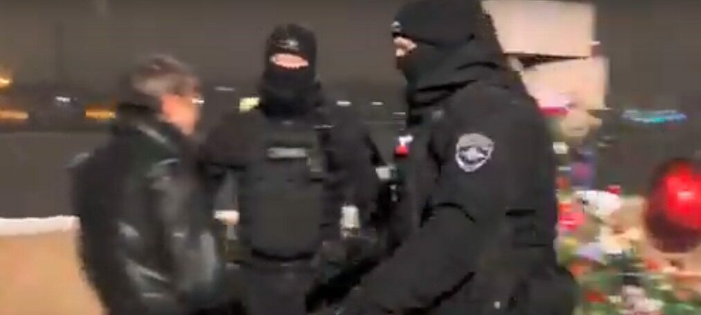 Rușii arestați la Sankt Petersburg, după ce au participat la manifestații în memoria lui Alexei Navanîi, sunt OBLIGAȚI acum să se înroleze în armată