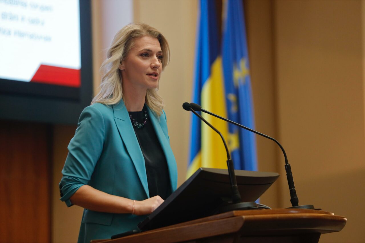 LEGEA FUGARILOR a trecut prin Senat, în ciuda CCR. Condamnații definiv care se sustrag încarcerării își achită „RECUPERAREA”