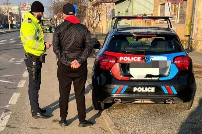 Cât costă să mâzgălești mașina cu inscripția POLICE în România