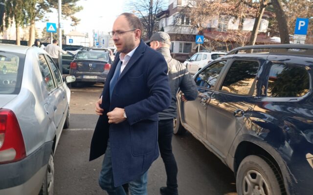 Percheziții DNA la Primăria Botoșani. Primarul Cosmin Andrei, sub control judiciar, după ce „aranjat” un concurs de angajare / Reacția edilului PSD