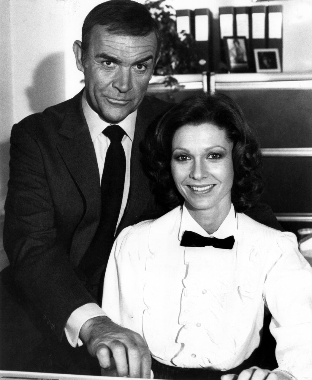 A murit Pamela SALEM, Miss Moneypenny, secretara lui James Bond din filmul cu Sean Connery. Actrița avea 80 de ani