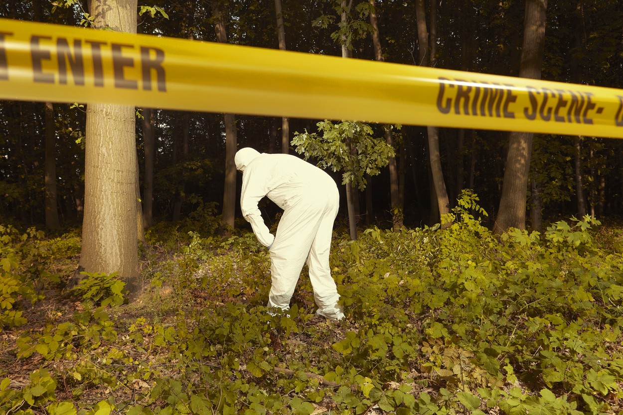 Tragedie în Argeș. O ADOLESCENTĂ de 15 ani, dată dispărută duminică, găsită spânzurată într-o pădure