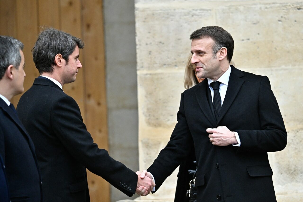 Opoziția denunță politicile economice ale Administrației Macron /Franța este ”aproape FALIMENTARĂ”