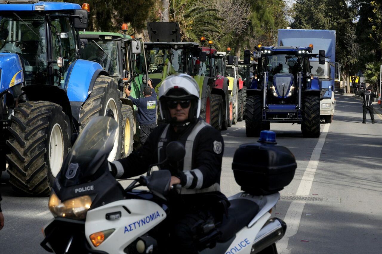 Comisia Europeană aprobă DEROGĂRI privind suprafețele agricole necultivate, după protestele fermierilor