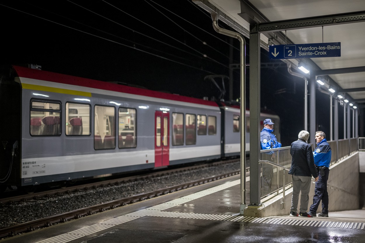 Panică într-un tren din Elveția după ce un IRANIAN, solicitant de azil, înarmat cu un topor a luat 15 ostatici. Polițiștii au intervenit în forță