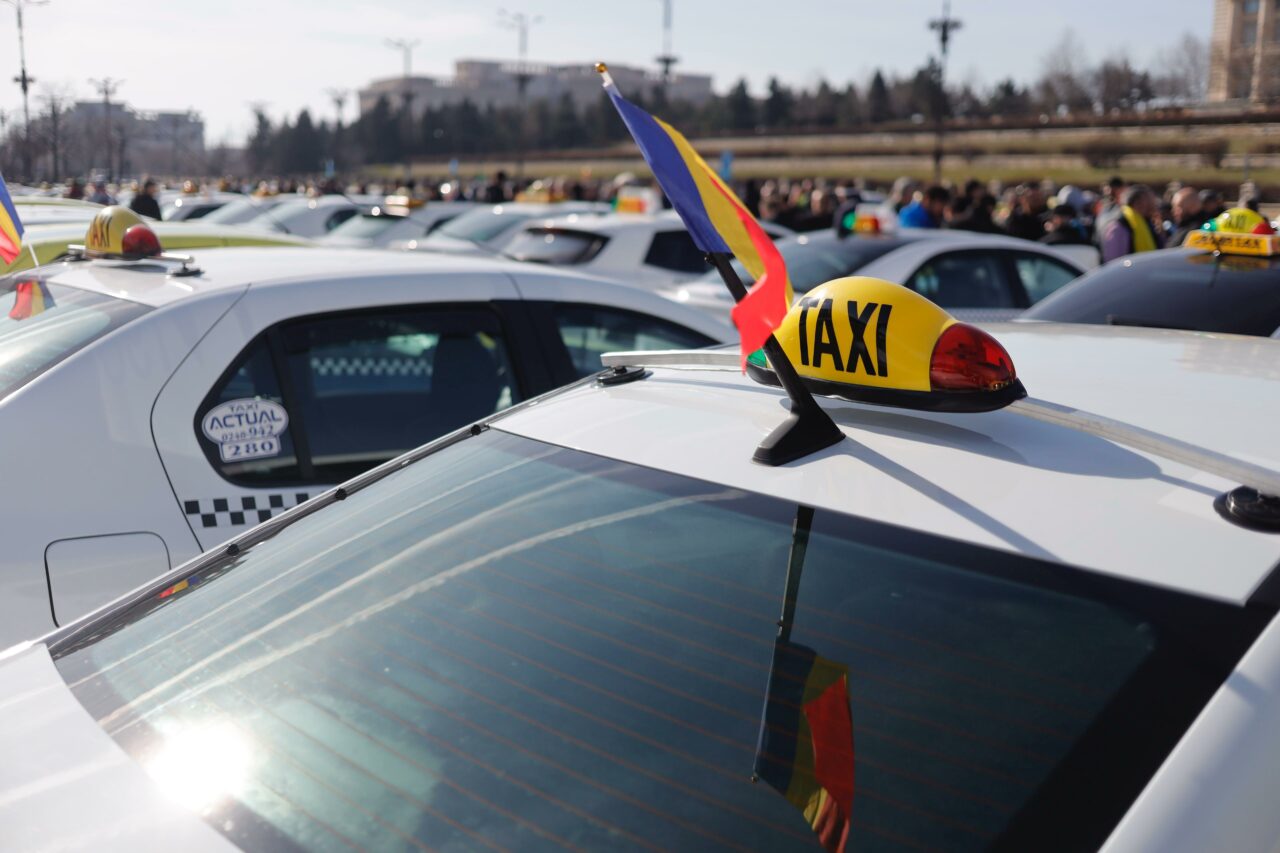 Clujenii SE PLÂNG tot mai des de comportamentul taximetriștilor din orașul lor. Ce răspuns a primit un client, când i-a atras atenția unui șofer