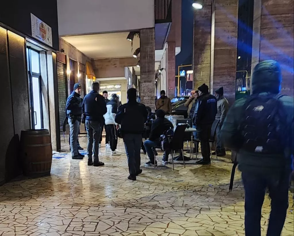 Patronul unui local din Italia și un chelner, ÎNJUNGHIAȚI de un român. Scandalul a pornit de la faptul că agresorul nu a vrut să achite nota de plată