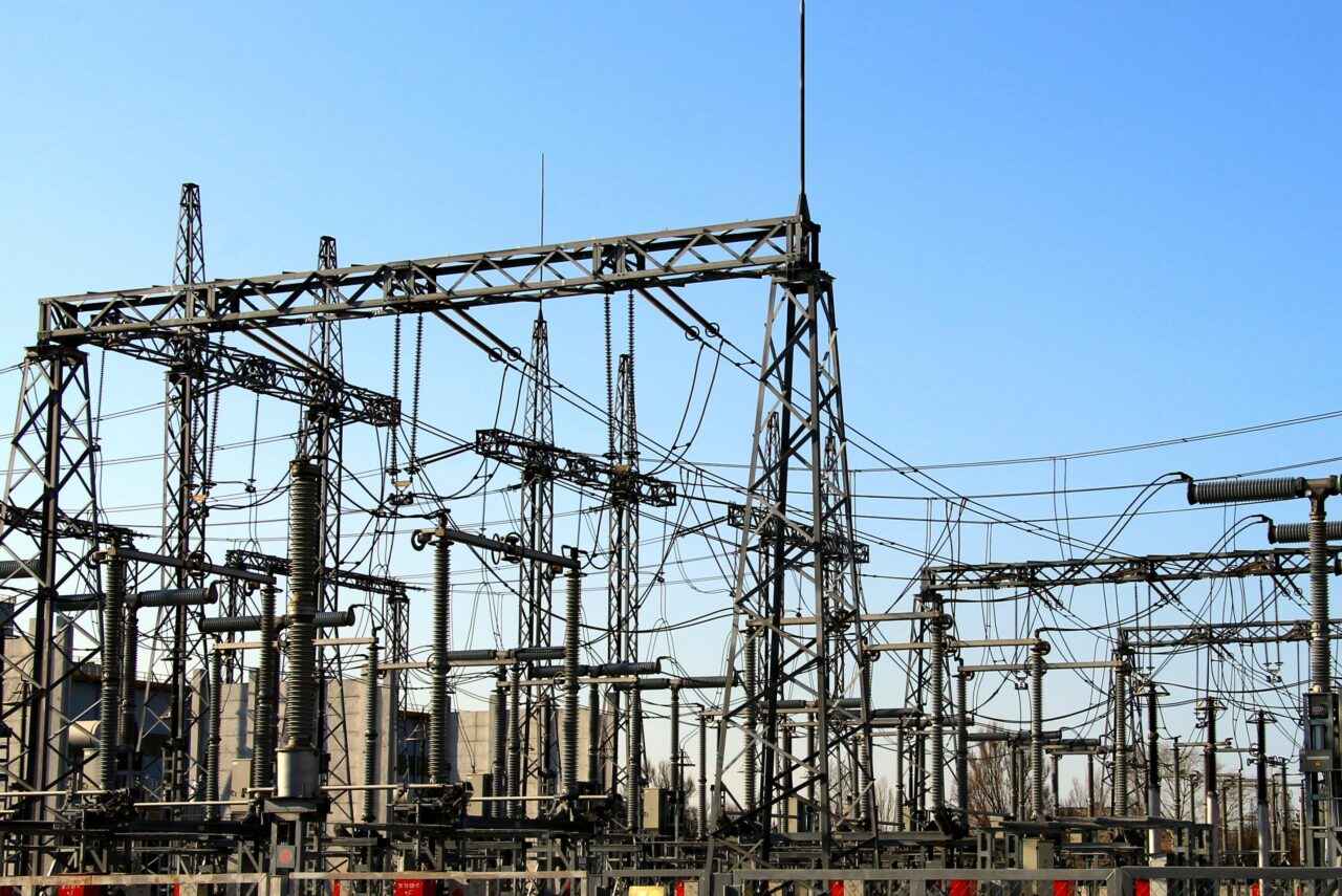 Ministerul Energiei își propune să continue măsura PLAFONĂRII prin acordarea de carduri pentru consumatorii vulnerabili