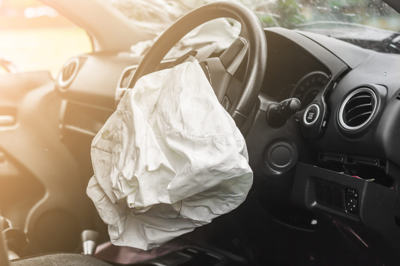 La ce viteză sar airbag-urile de la maşină și ce rol joacă centura de siguranță, în cazul unui IMPACT