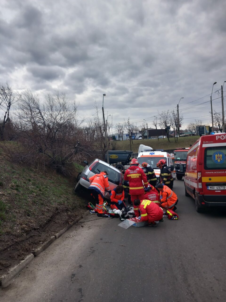 Un șofer din Neamț, în vârstă de 80 de ani, a murit la volanul mașinii pe care o conducea după ce a suferit un stop cardio-respirator