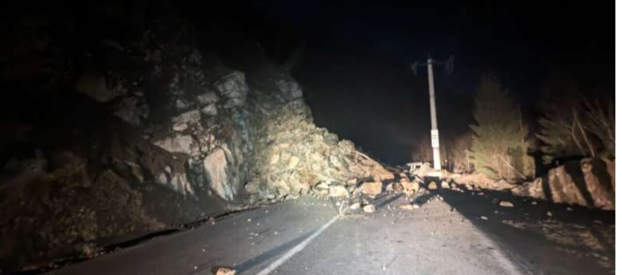 Trafic BLOCAT pe DN 67C Transalpina de o cădere de stânci