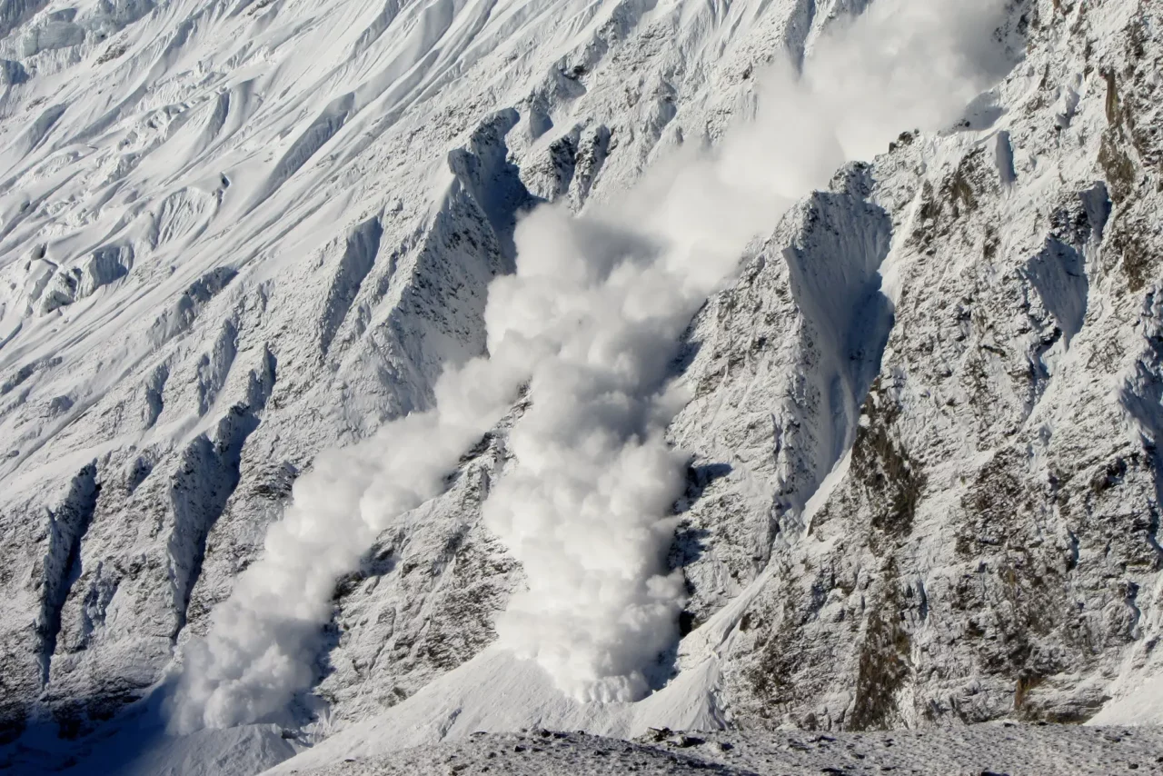 ALERTĂ de la ANM: RISC mare de AVALANȘĂ în acest weekend în Munții Făgăraș!