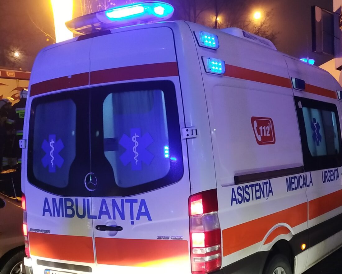 RÂMNICU VÂLCEA. Fetiță de 6 ani și mama ei, lovite de o mașină pe trecerea de pietoni