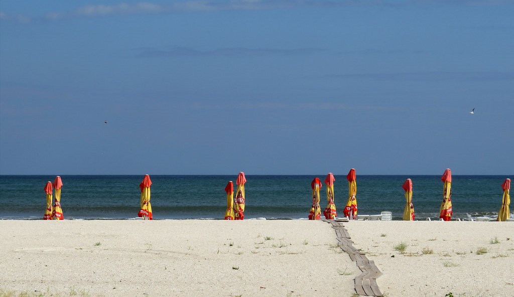 Apele Române vin cu explicații pentru dunele apărute pe plaja de la Mamaia/Ce este CLIFFING-ul