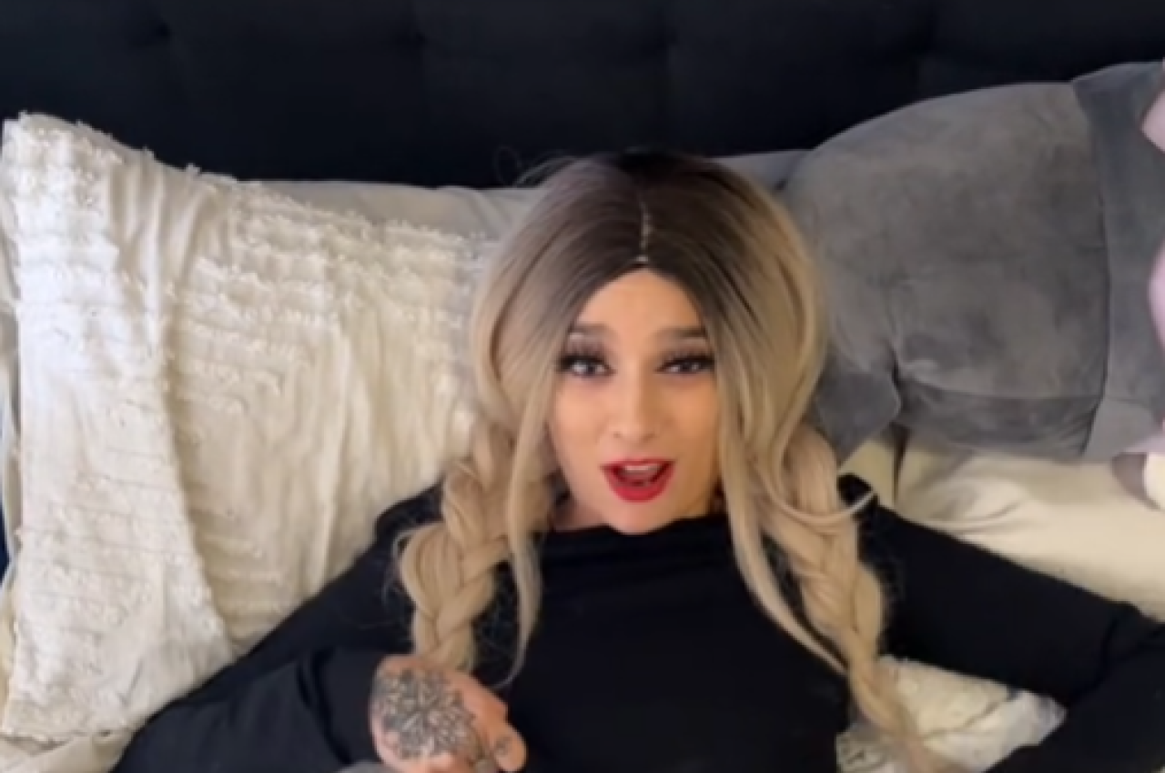 O tânără influencerită și-a șocat urmăritorii cu noul ei TATUAJ. Ireal ce a putut să-și scrie pe față: „Mi-am limitat optiunile de angajare”