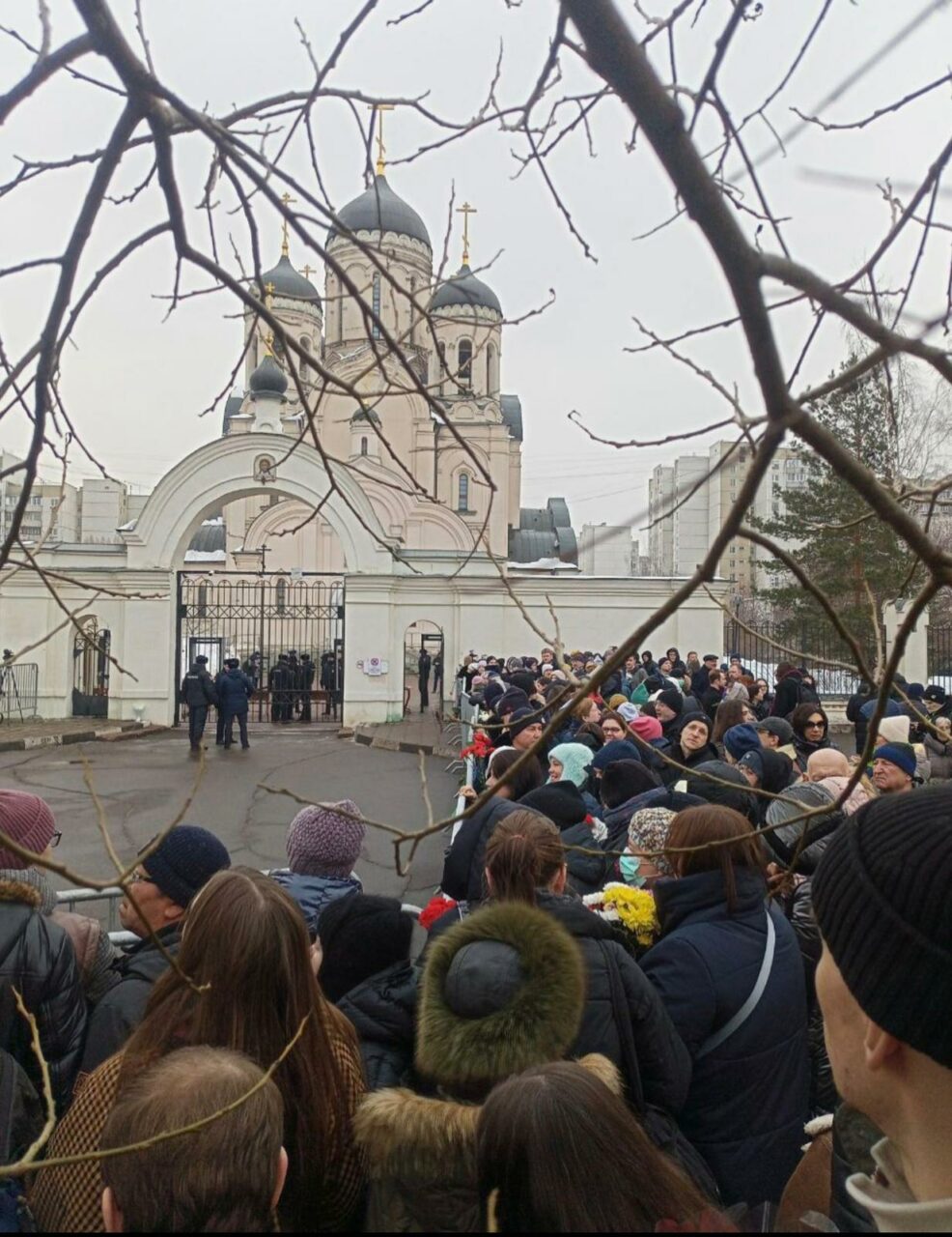 Alexei Navalnîi, înmormântat astăzi la un cimitir din Moscova, sub ochii poliției. Măsuri stricte de securitate luate de autoritățile din Rusia
