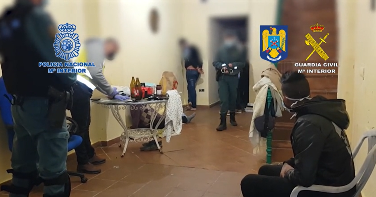50 de ani de ÎNCHISOARE pentru o familie de români care a exploatat și umilit 10 compatrioți, în Spania