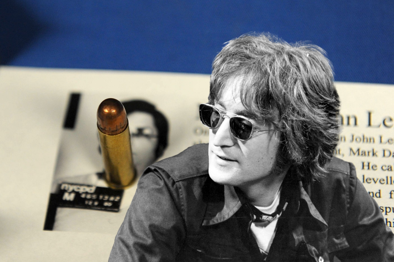GLONȚUL de Revolver care l-a ucis pe John Lennon, scos la licitație pentru un preț uluitor. Îți poți cumpăra o Dacia Logan la mâna a doua această sumă